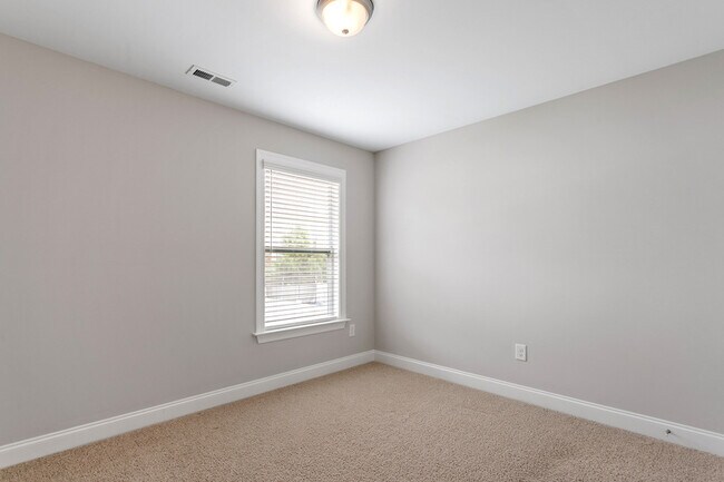 Building Photo - 43 W Falcon Ct