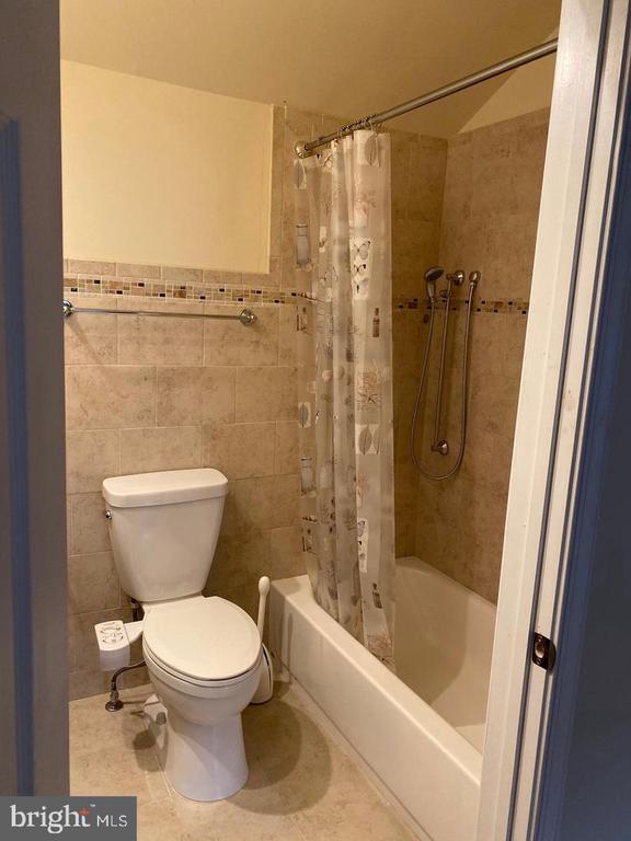 Building Photo - 8857 Ashgrove House Ln