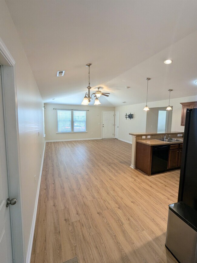 Building Photo - 1328 Valor Rd