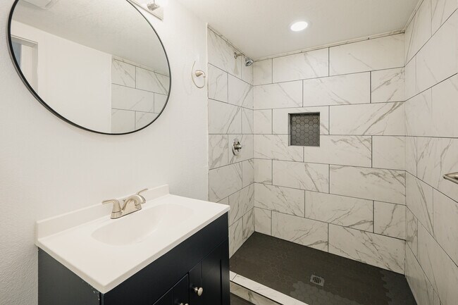 Building Photo - 3106 Eisenhower Rd