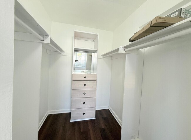 Building Photo - 77 Hendricks Isle