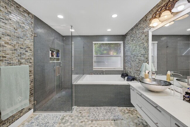 Building Photo - 6468 NW 78th Pl