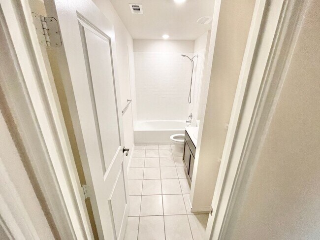 Building Photo - 1125 Silver Maple Ln