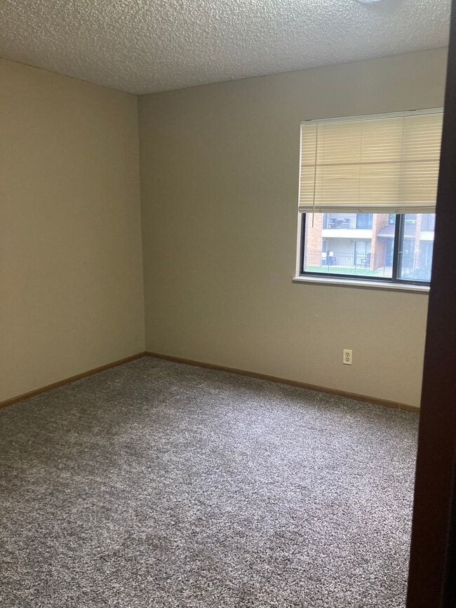 Building Photo - 1727 N Grandview Ln