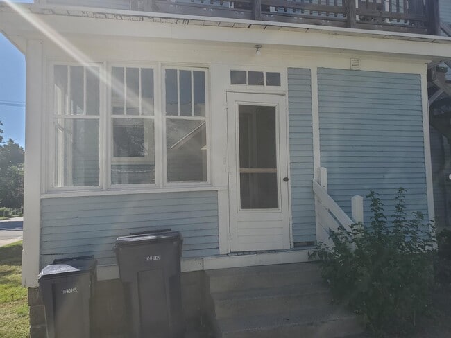 Building Photo - 383 Maple Ave