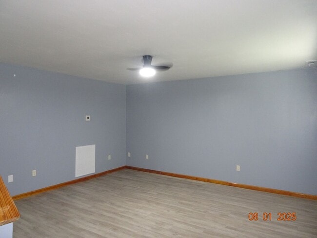 Building Photo - 3 Bedroom, 1.5 Bath Duplex in Hampton for ...