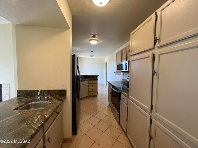 Building Photo - 6451 N Tierra De Las Catalinas