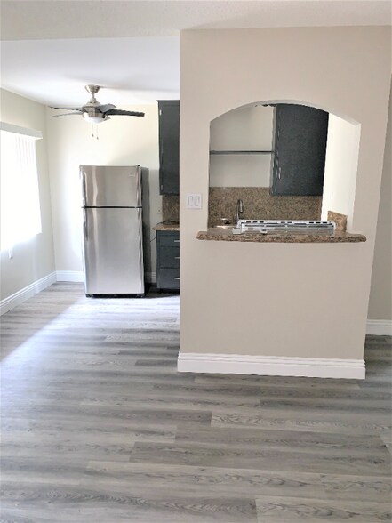 Building Photo - 850 S Rosemead Blvd