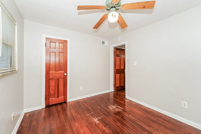 Building Photo - 20231 Crystal Ave