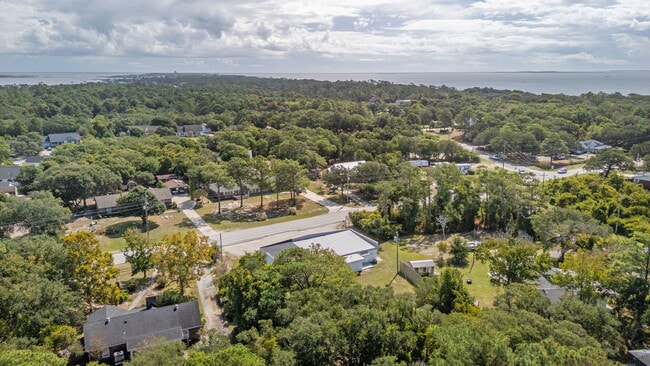 Building Photo - 360 Island Rd