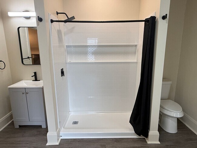 Building Photo - 210 Perry St