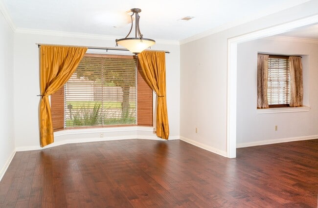 Building Photo - 1704 Crystal Hills Dr