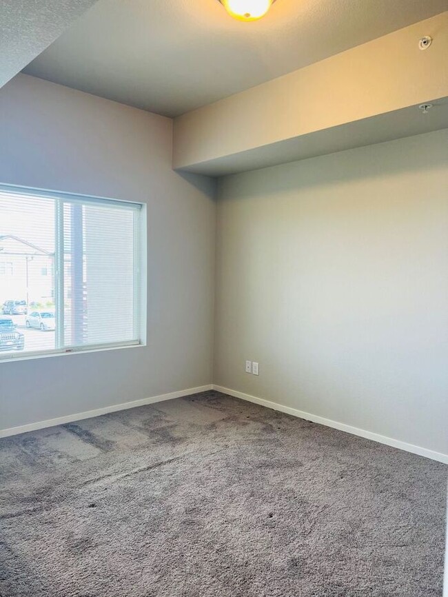 Building Photo - ***MOVE-IN SPECIAL*** 1/2 OFF THE FIRST MO...