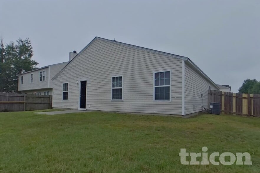 Building Photo - 404 Castle Ridge Dr