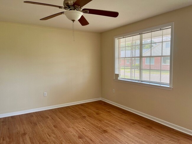 Building Photo - St. Amant 3br/2ba house for