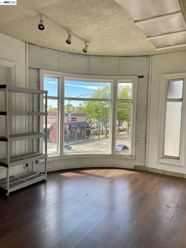 Building Photo - 22622 Mission Blvd