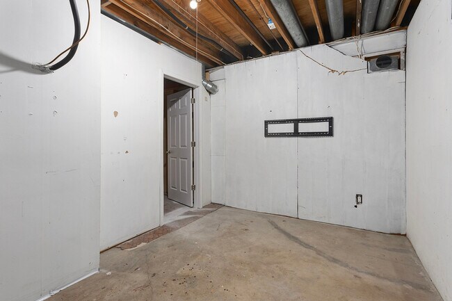 Building Photo - 577 NW Valleybrook Rd