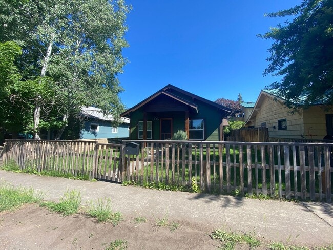 Building Photo - Adorable 3 bed/ 1 bath Home Desirably Loca...