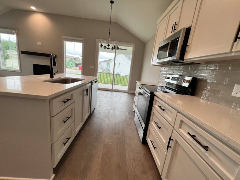 Building Photo - 1401 SW Heartwood Terrace