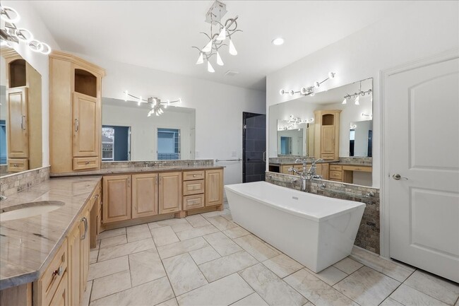 Building Photo - 12250 Charlotte Dr