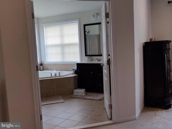 Building Photo - 42891 Edgegrove Heights Terrace