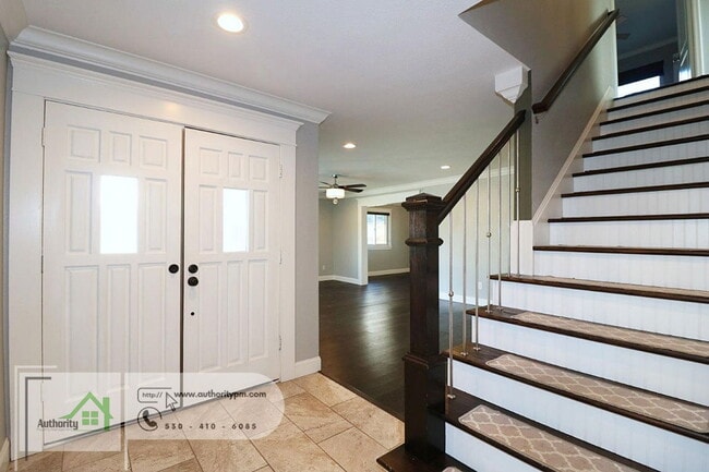 Building Photo - 251 Kamp Way