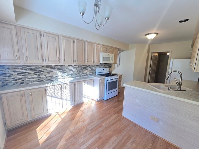 Building Photo - 109 Thistle Ct