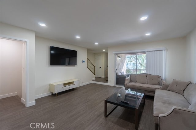 Building Photo - 7757 Vía Rosa Maria