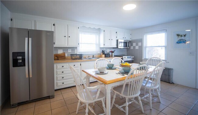 Building Photo - 19-21 Crest St