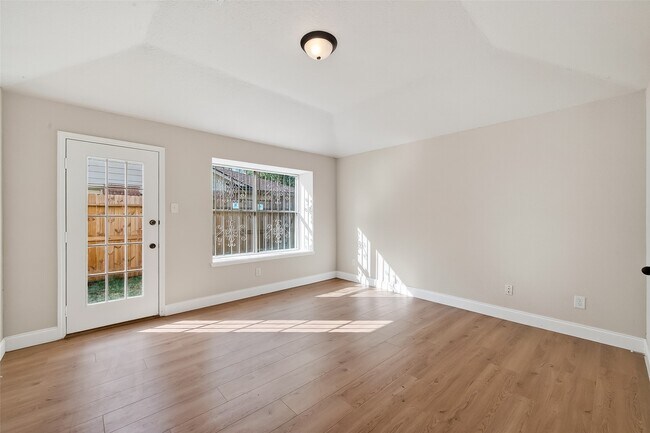 Building Photo - 5530 Oak Falls Dr