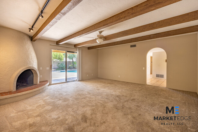 Building Photo - 4Bed/2.5Bath Home at 56th/Cactus! $399 MOV...