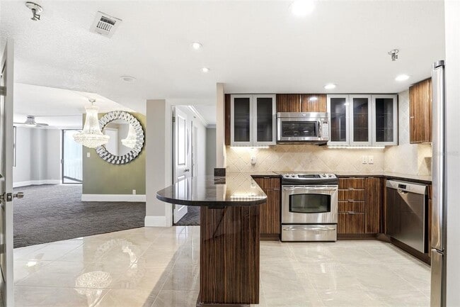 Building Photo - 400 E Colonial Dr