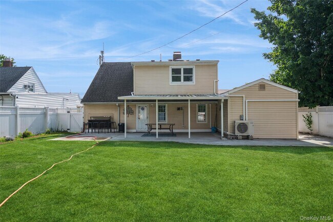 Building Photo - 14 Tailor Ln