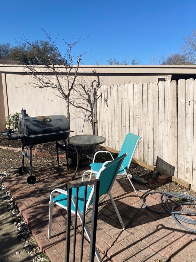 Building Photo - 5612 Marina Dr