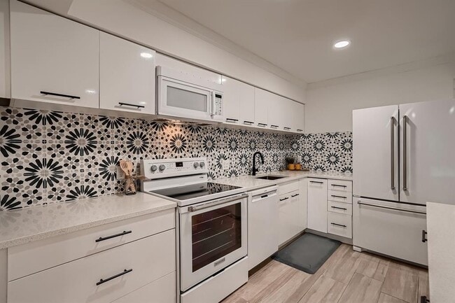 Building Photo - 2409 Campden Dr