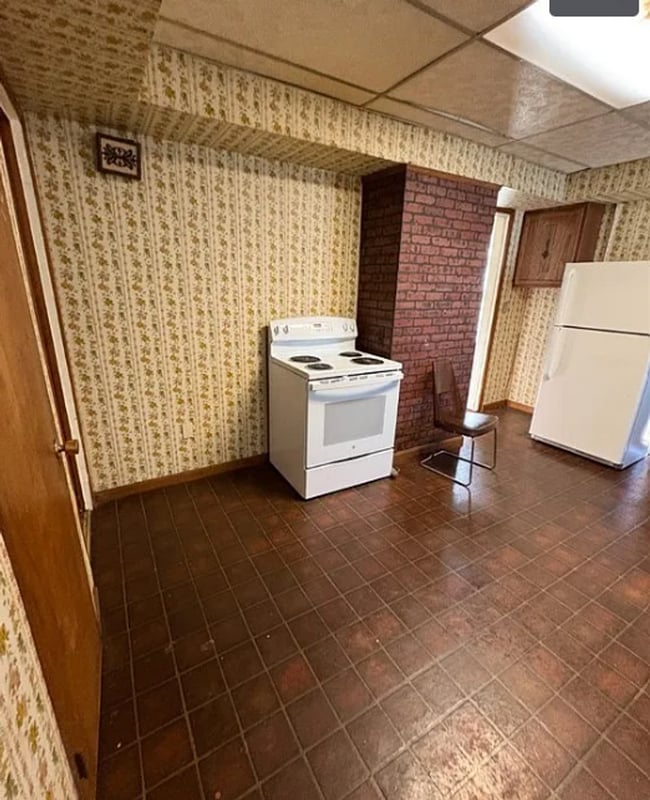 Building Photo - 10814 Hull Ave