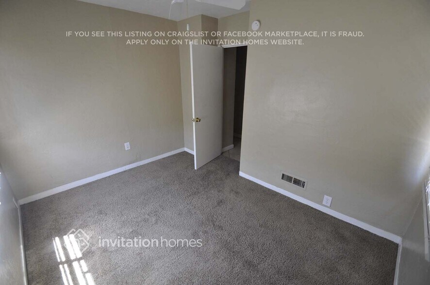 Building Photo - 806 E Amelia Ave