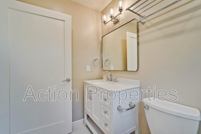 Building Photo - 370 Camille Ct