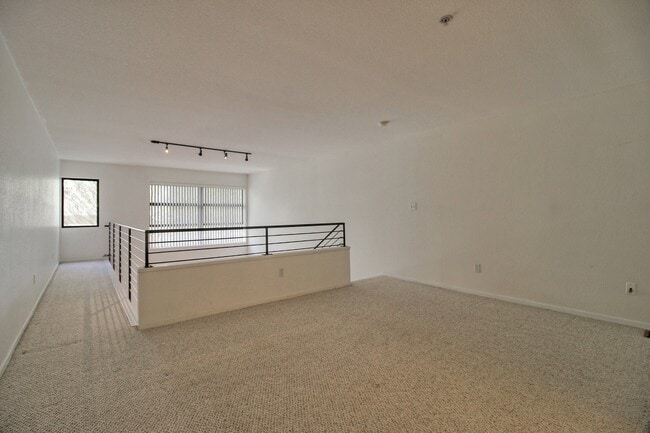 Building Photo - Spacious 1 Bedroom Loft at Ryland Mews
