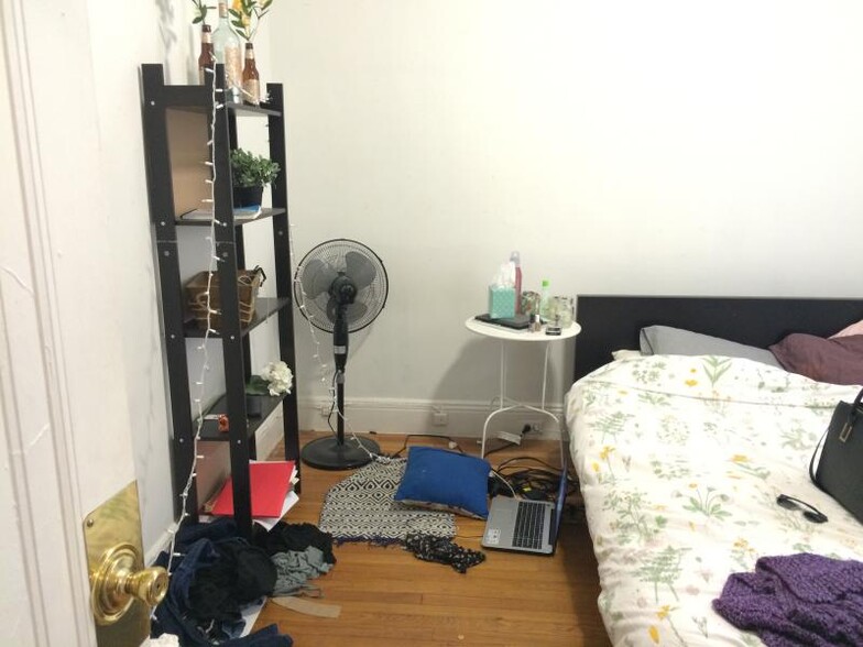 Apt 7 - 1195 Boylston St