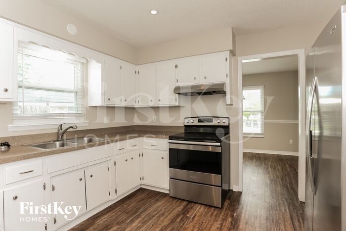 Building Photo - 800 Driftwood Pl