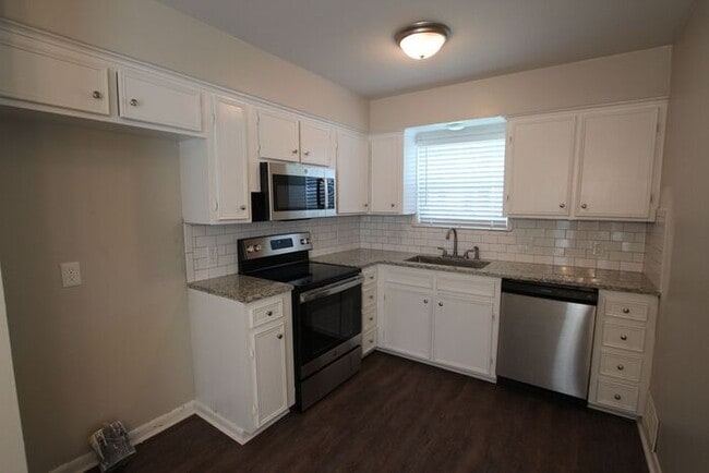 Building Photo - Available Now! Recently remodeled 3/2 in T...