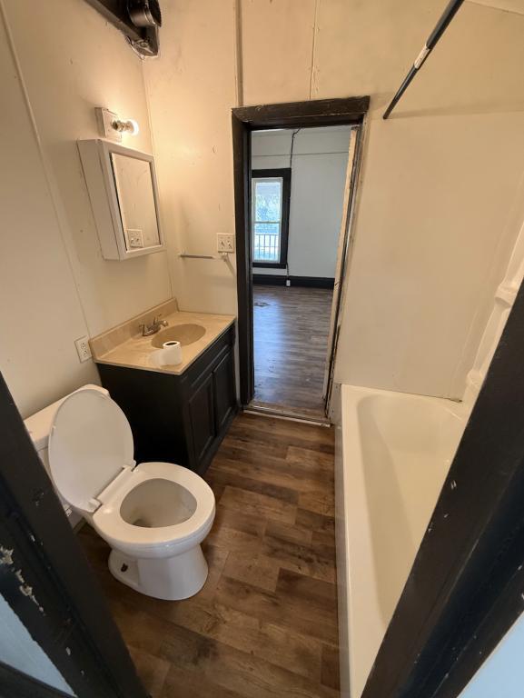 Building Photo - 744 E Walnut St