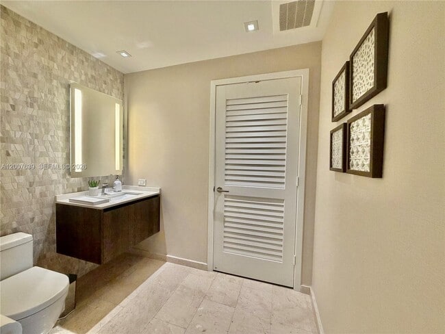 Building Photo - 88 SW 7th St