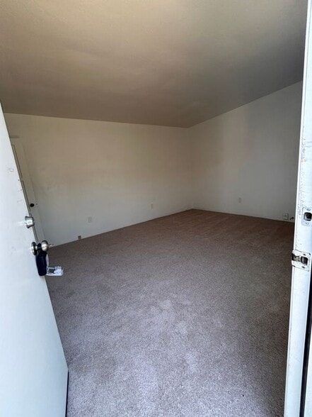 Building Photo - 2836 Jarvis St