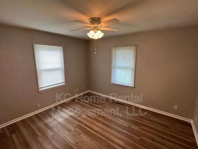 Building Photo - 804 NE 66th Terrace