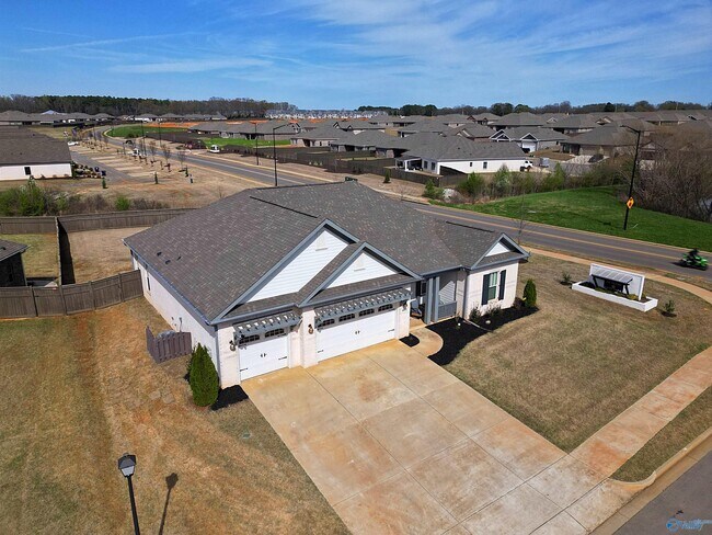 Building Photo - 401 Peach Orch Ln