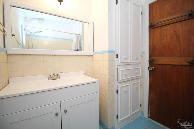 Building Photo - 3875 Arbutus Dr