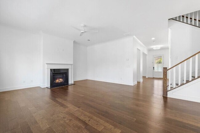 Building Photo - 3388 Kelowna Ct