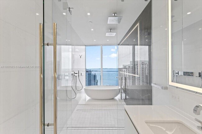 Building Photo - 300 Biscayne Blvd Way